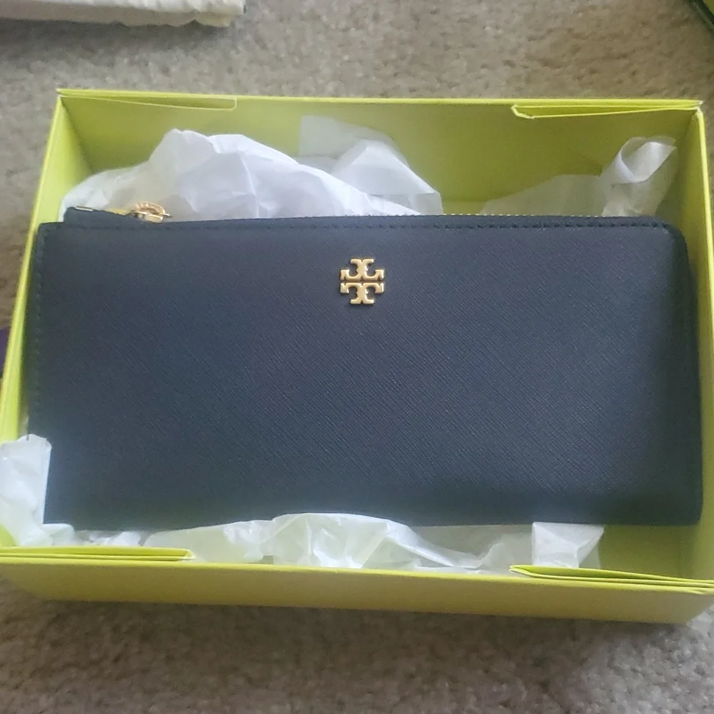 Tory burch HOST PICK leather gorgeous new tagged boxed and bag which is extra